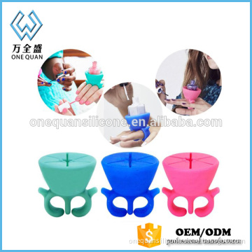 2016 newest hot sale wearable nail polish holder